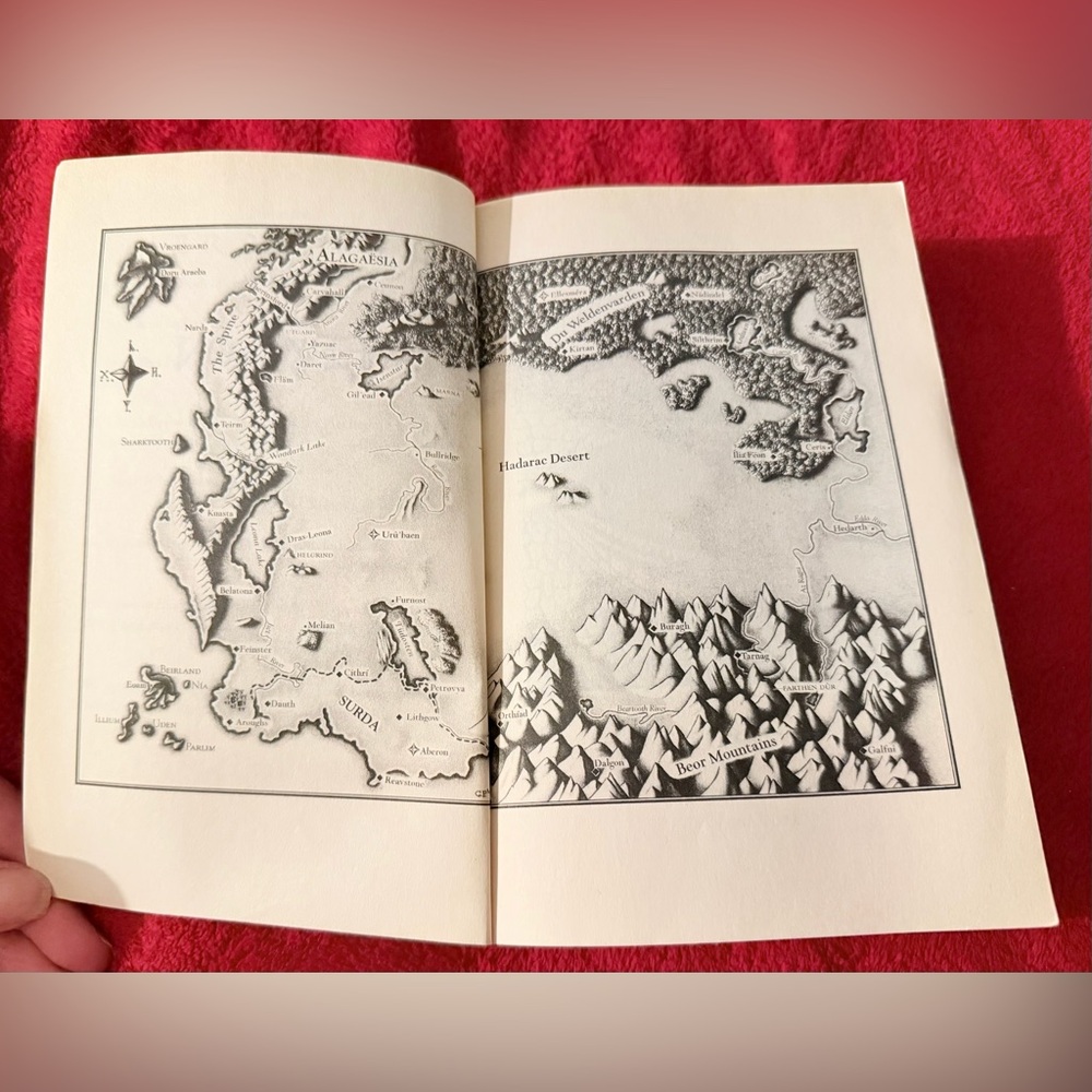 Eragon by Christopher Paolini Paperback No Rips Tears or Writing Best Seller! ๐ - Picture 4 of 9